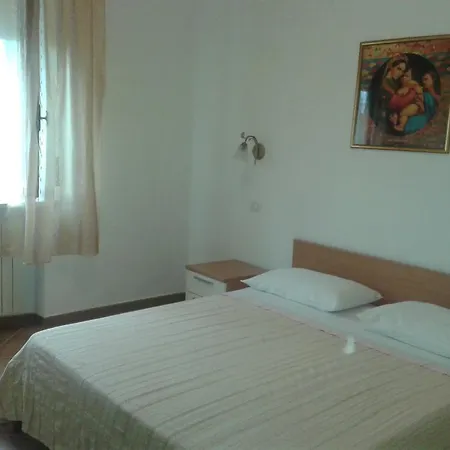 农家乐 Santa Chiara *